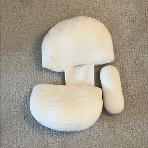 Maternity sleeping pillow brand new never used